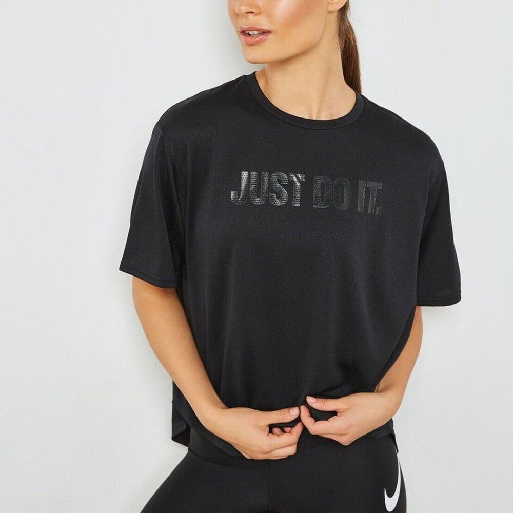 NIKE | Black Short Sleeve "JUST DO IT" DRI-FIT Slit‎ Tail Shirt